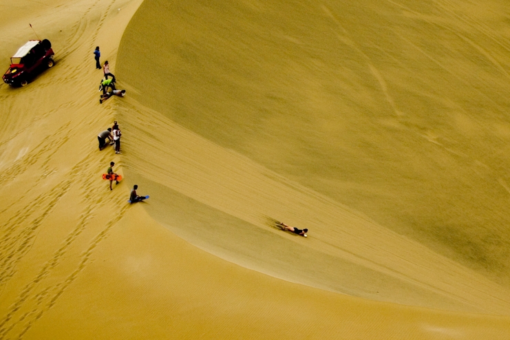 Sandboard en dunas del desierto de Ica