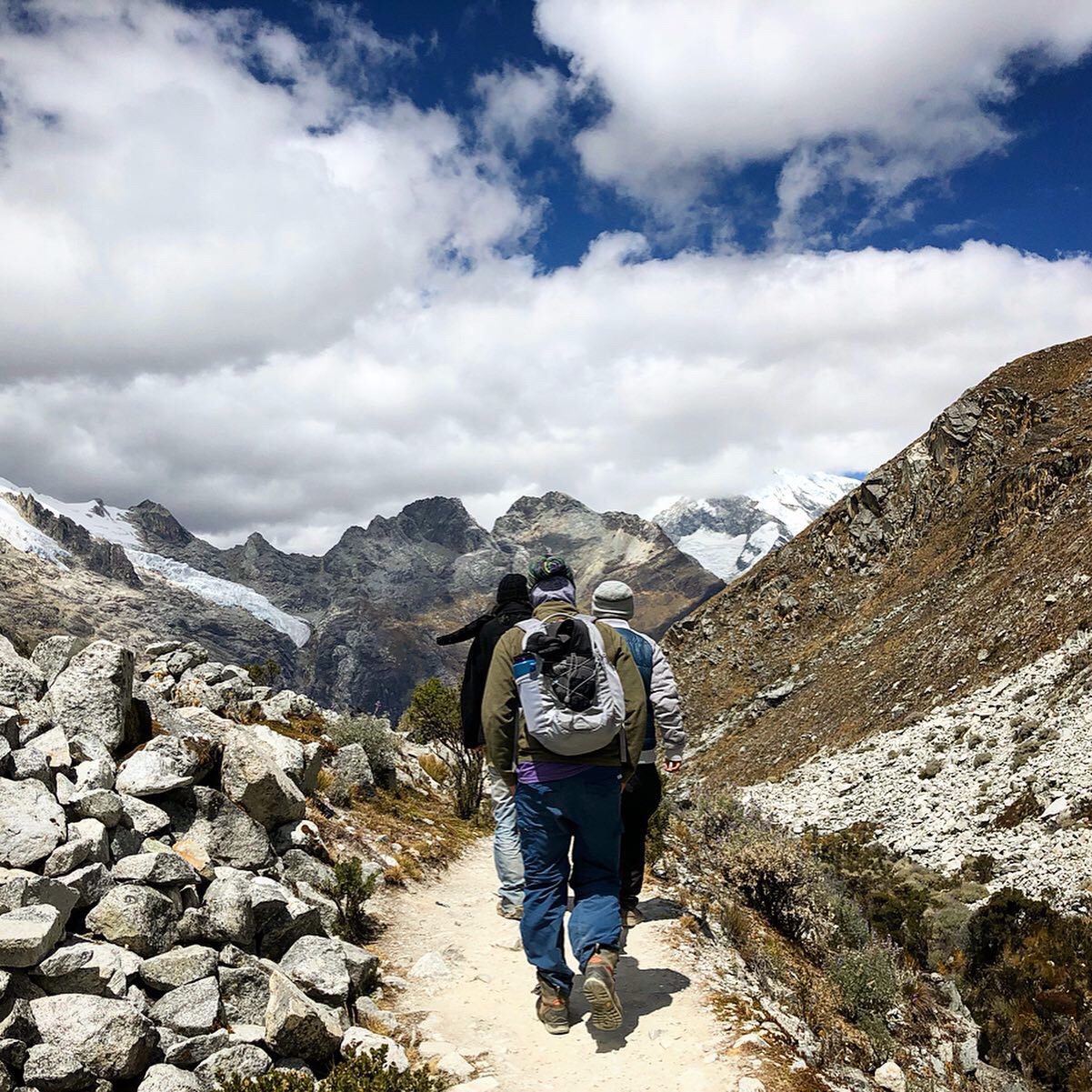 Caminando hacia la laguna 69