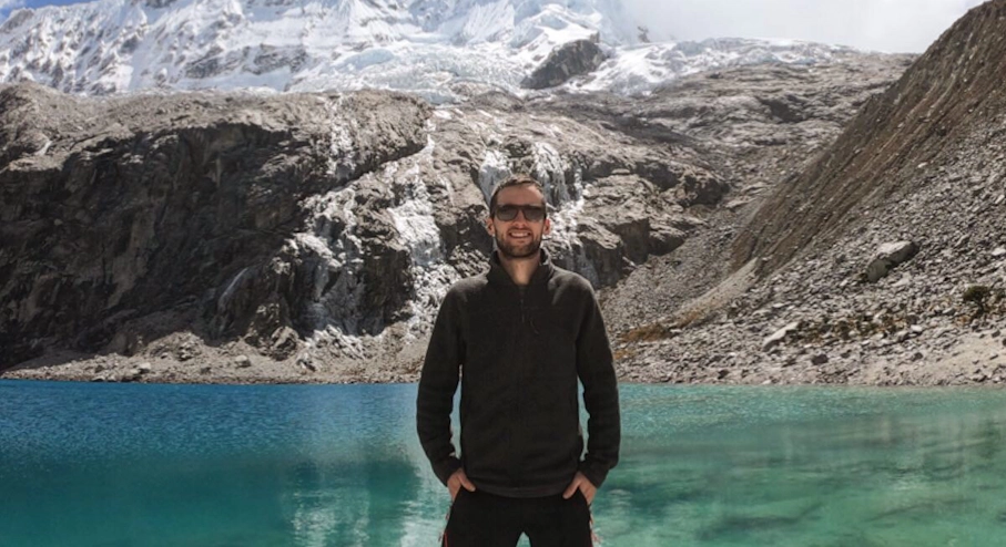 Foto Trekking Laguna 69 (2 días) en Huaraz Posando en la laguna 69