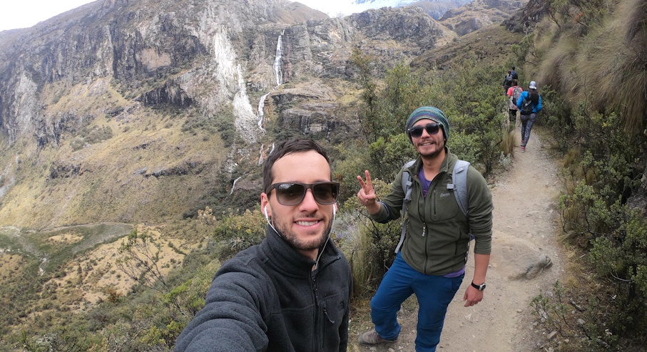 Trekking Laguna 69 (2 días) en Huaraz Selfie en camino a la laguna 69