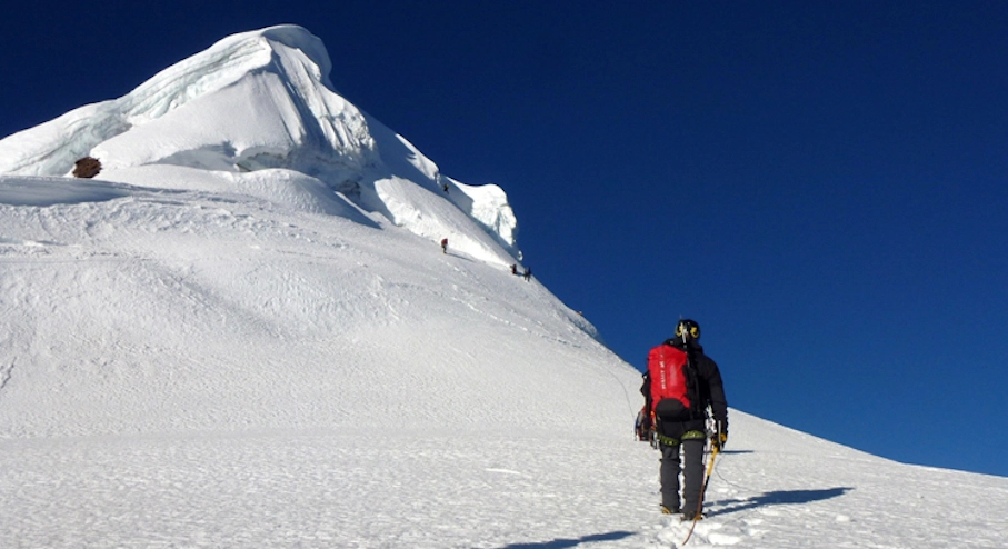 Ascenso Ishinca y Tocllaraju (5 días) en Huaraz Montañismo Ishinca