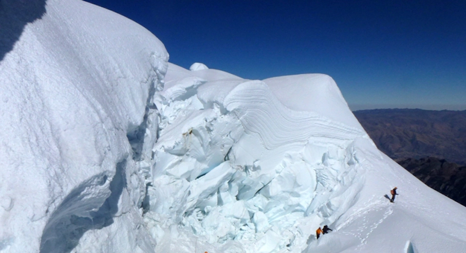 Ascenso Ishinca y Tocllaraju (5 días) Monañismo Tocllaraju