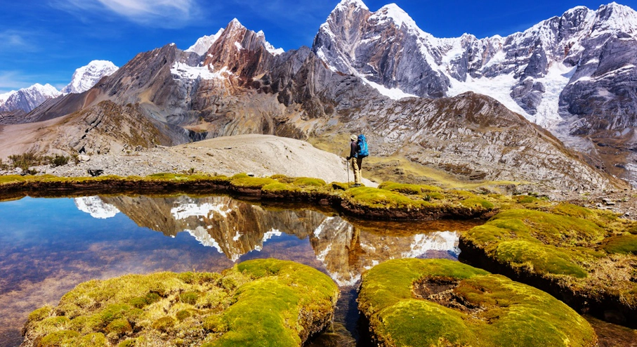 Trekking Cordillera Huayhuash (10 días) en Huaraz Laguna con efecto espejo Cordillera Huayhuash
