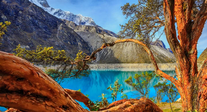 Hombre de Brazos Abiertos en Laguna Paron