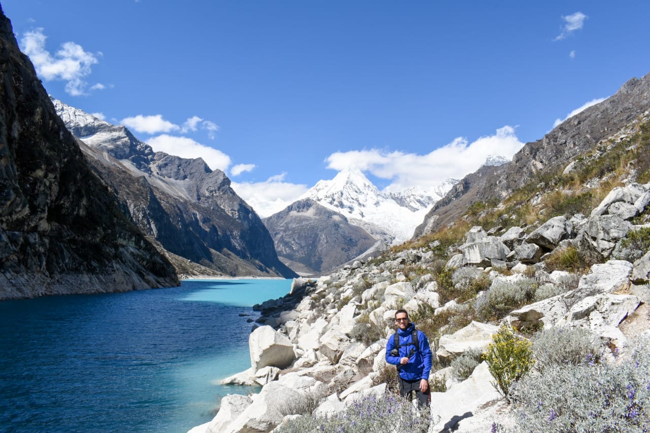 Admirando la laguna Parón