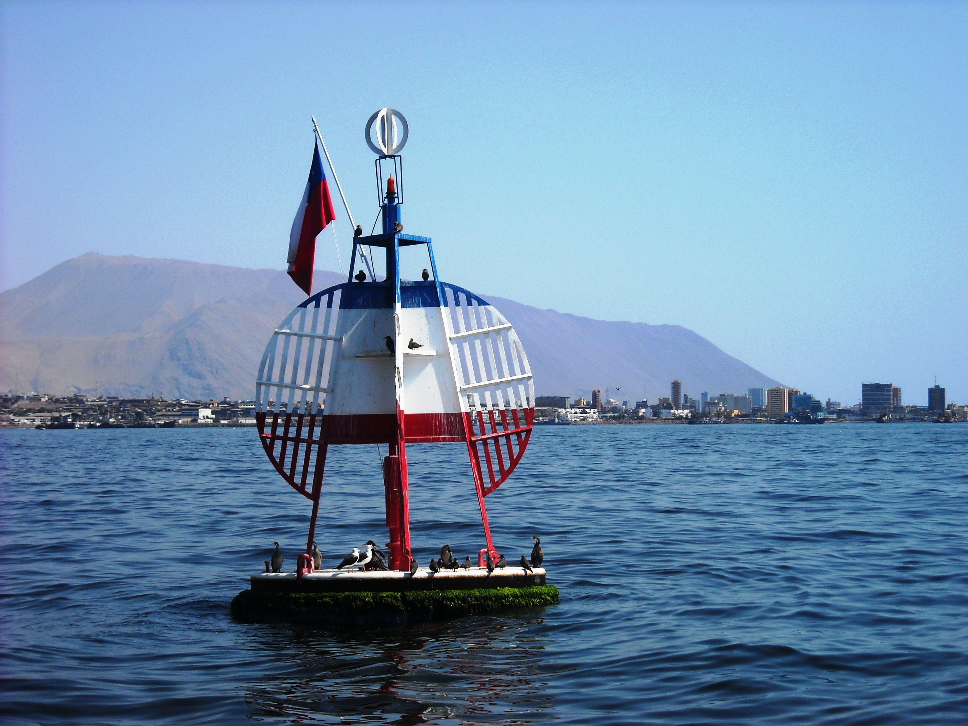 Boya Esmeralda en Iquique Chile