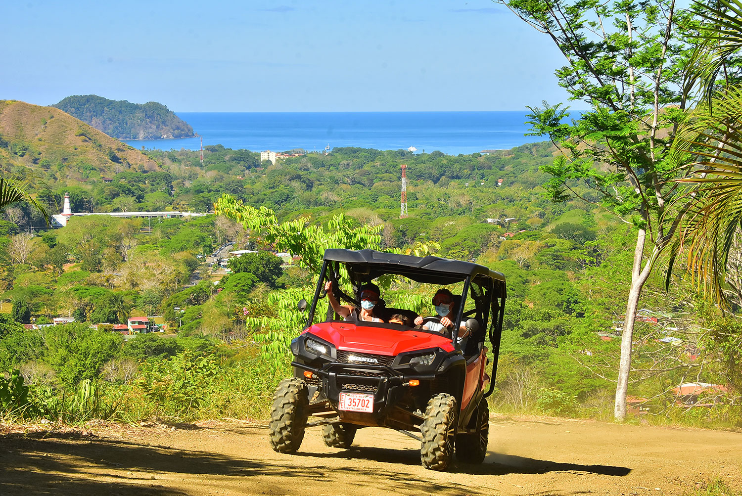 Buggy y mar de fondo