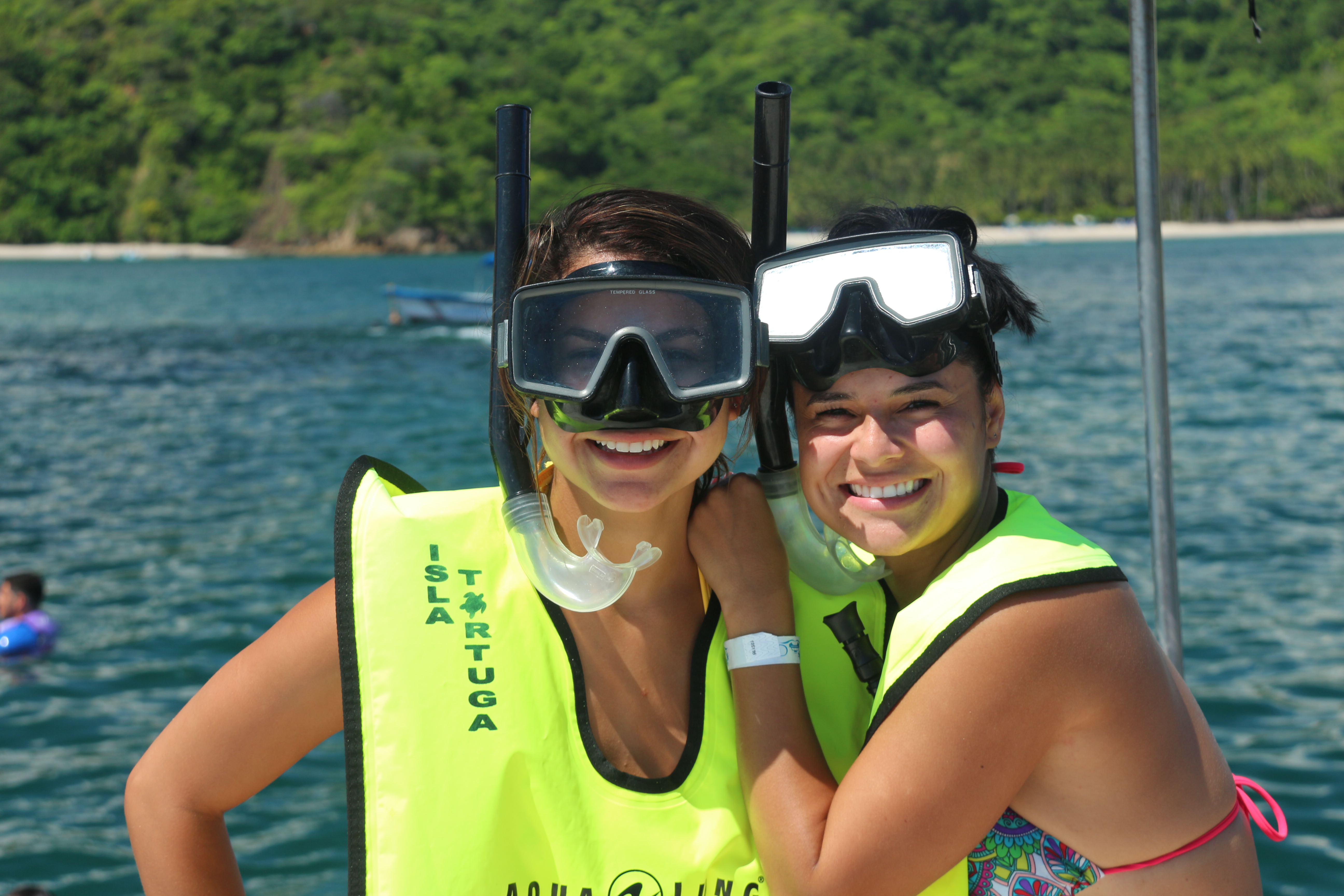 Personas en isla Tortuga