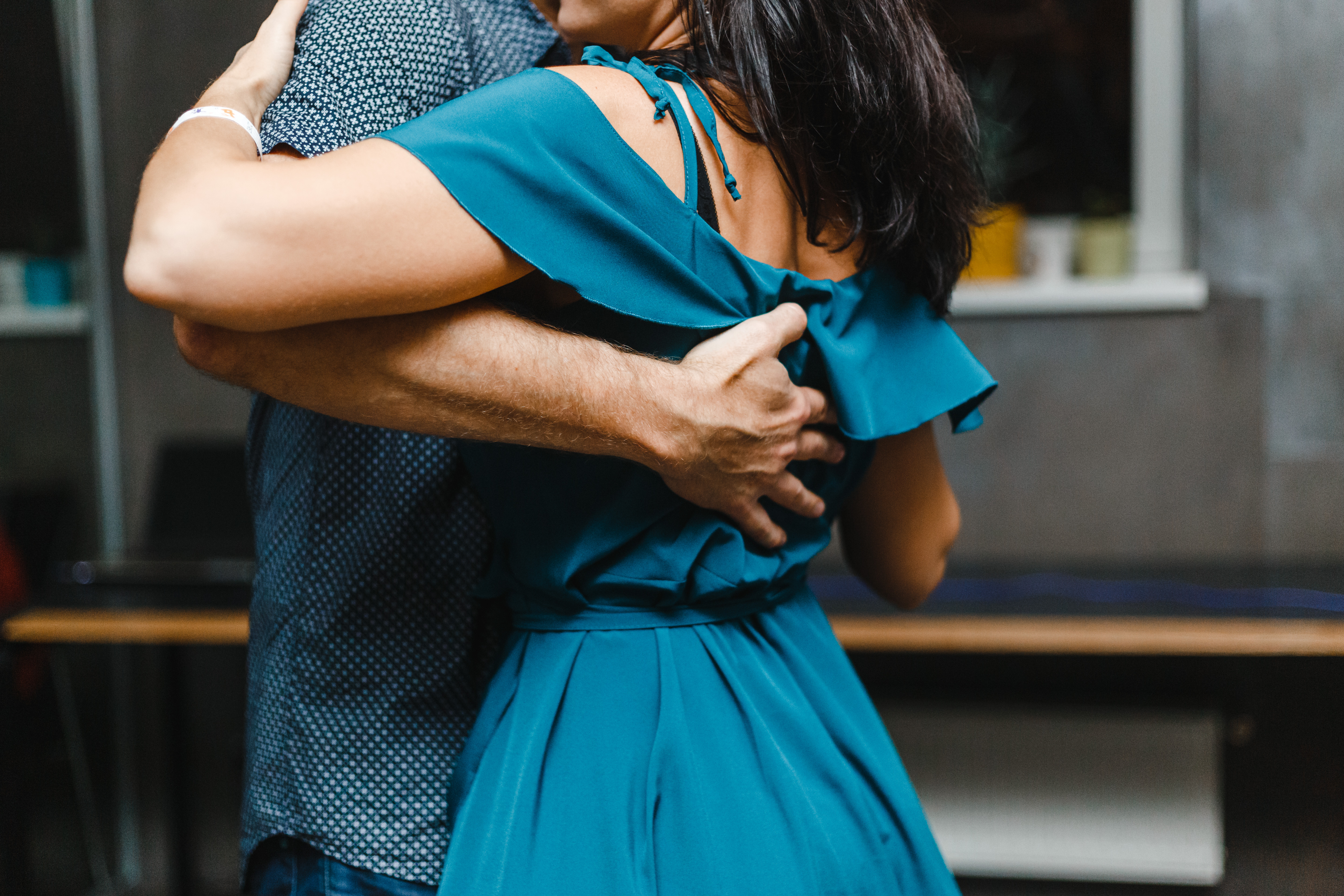 Pareja bailando salsa