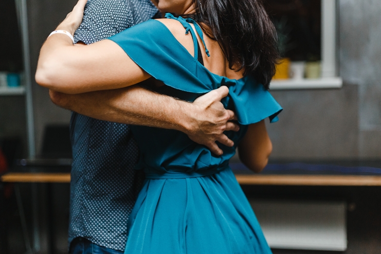 Pareja bailando salsa