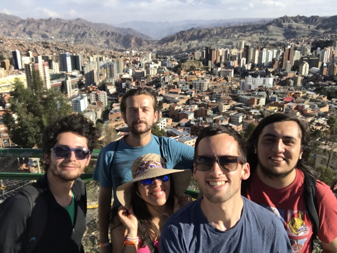 Turistas Denomades en el city tour de La Paz