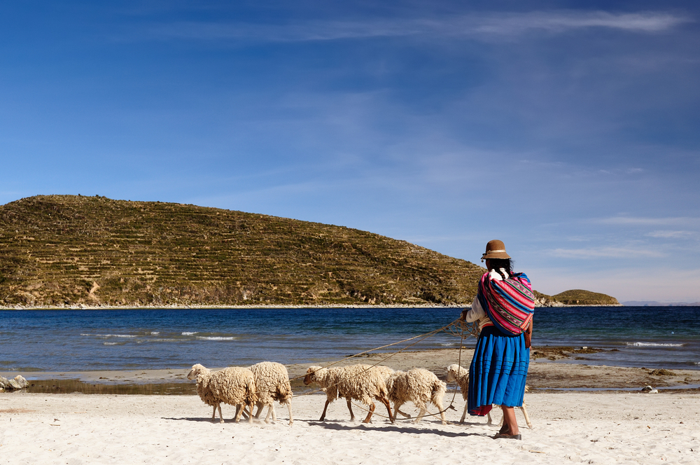 Mujer en Copacabana Bolivia