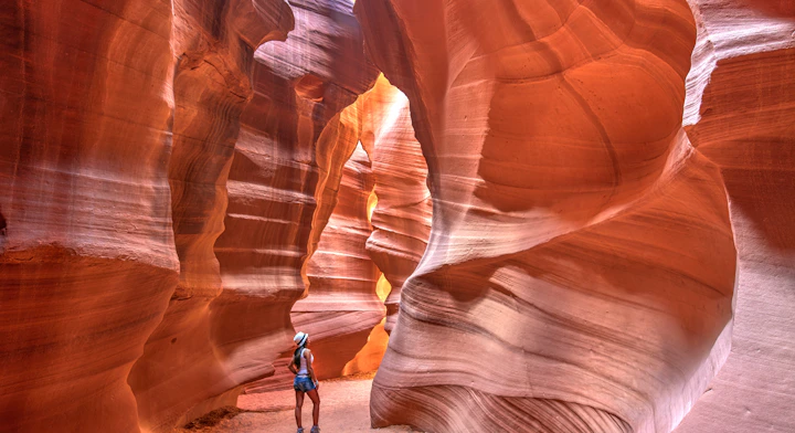 Persona en Cañón del Antílope