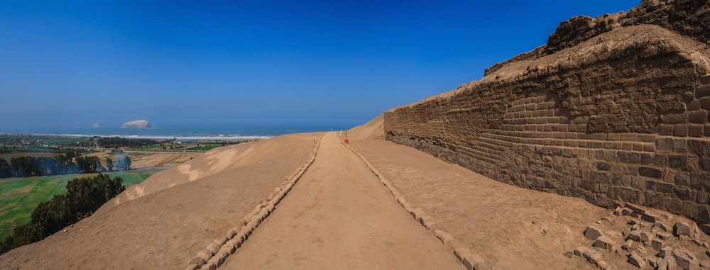 camino ruina pachacamac