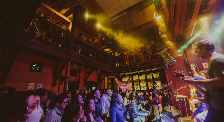 Gente en Tour Nocturno con Barranco y Bar