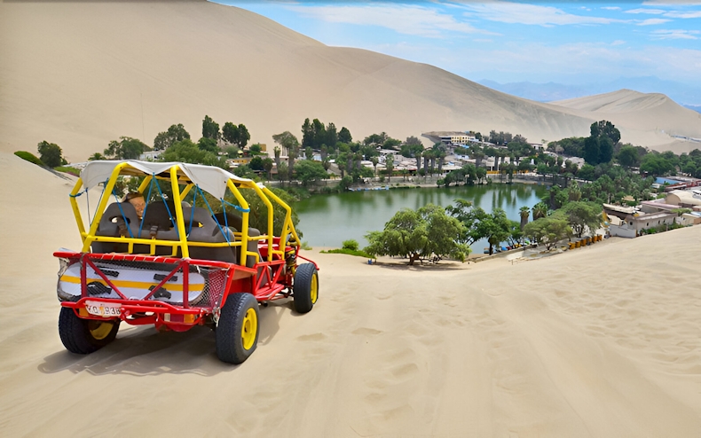 Automóvil camino a Huacachina 