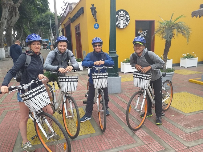 Personas en bicicleta