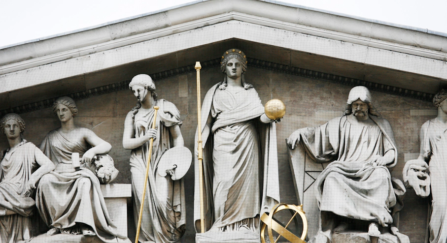 Free Tour Museo Británico Escultura frontal en el museo Británico