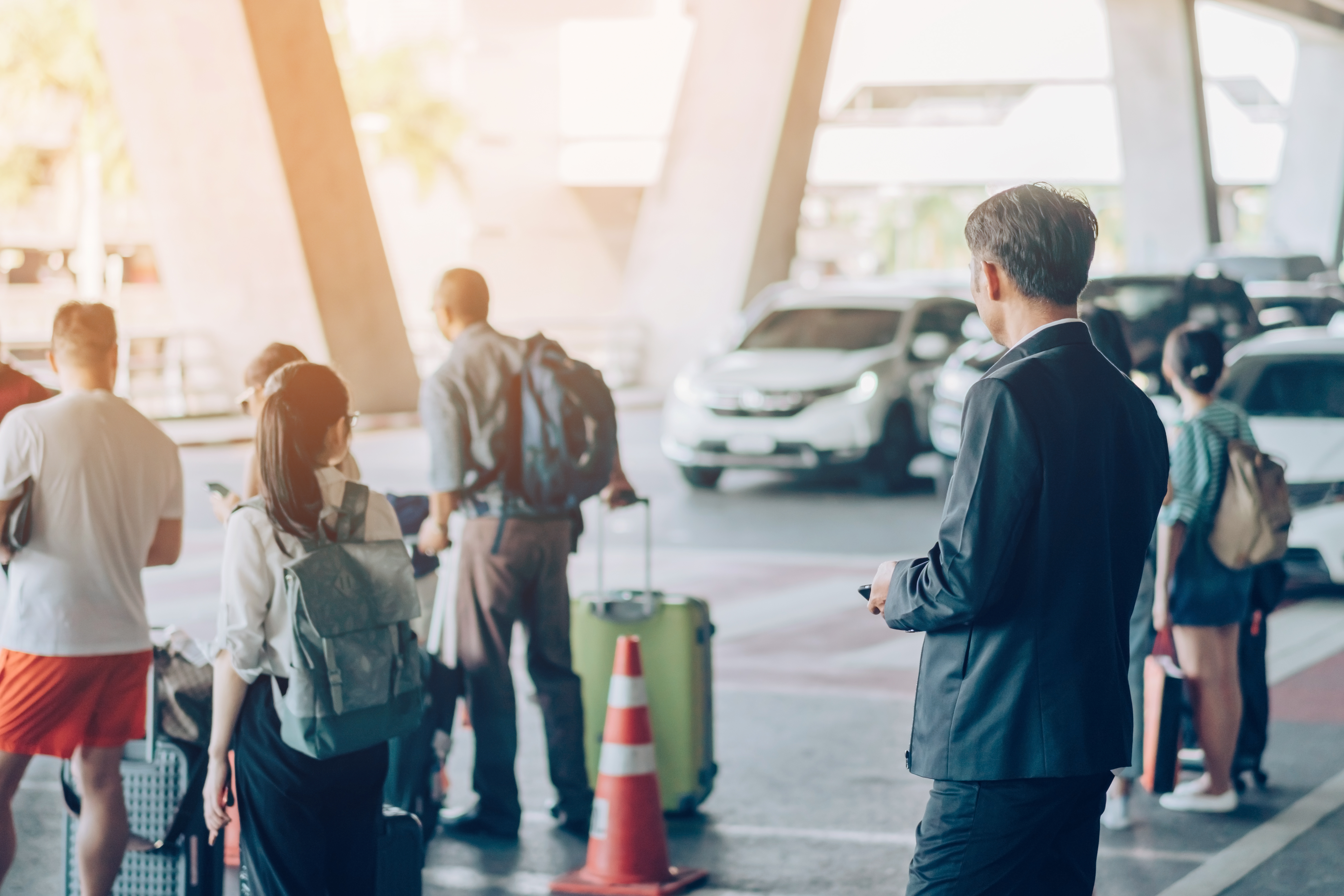 Personas esperando transfer