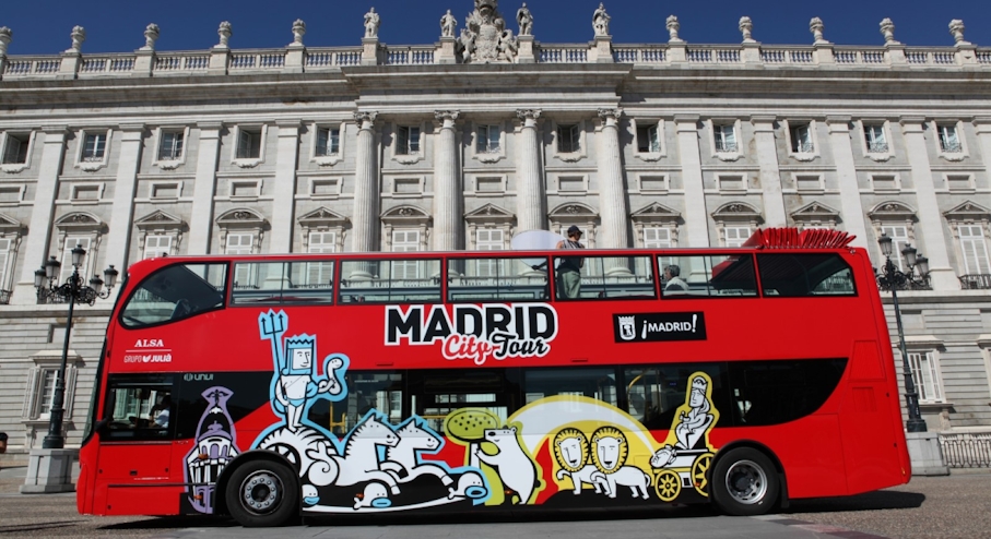 Autobús frente a Palacio Real