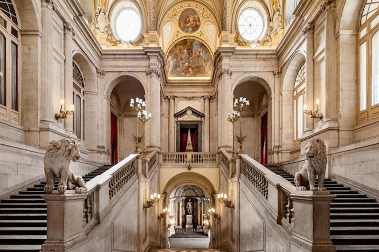 Escaleras y decoración del Palacio Real