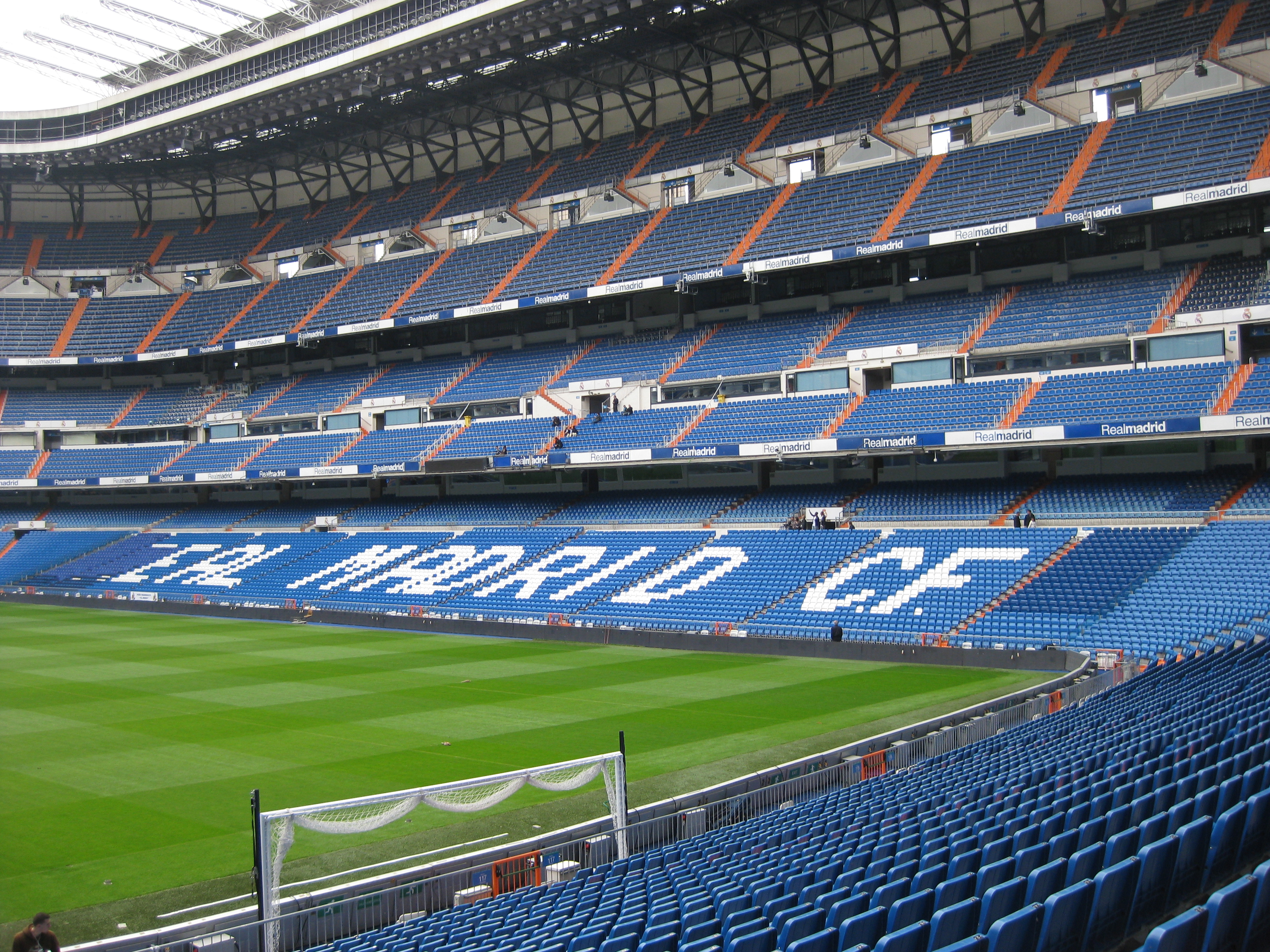 Cancha y graderías del estadio del Real Madrid