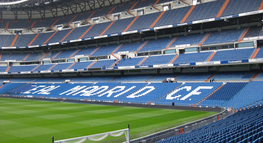 Cancha y graderías del estadio del Real Madrid