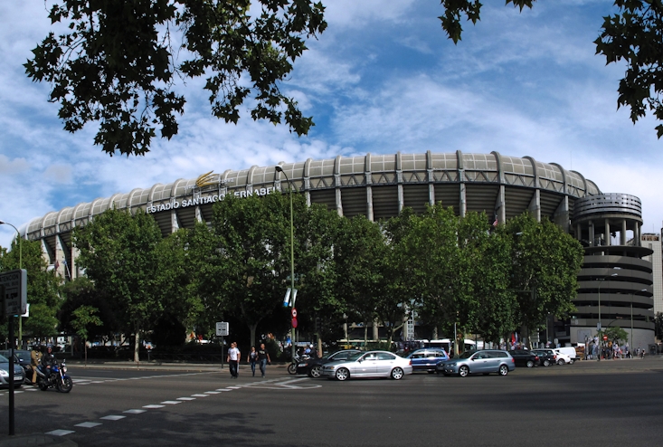 Vista exterior del Estadio Santiago Bernabéu