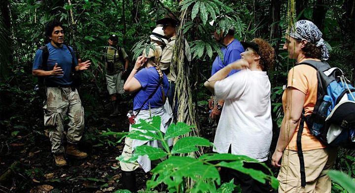 Personas en selva amazónica