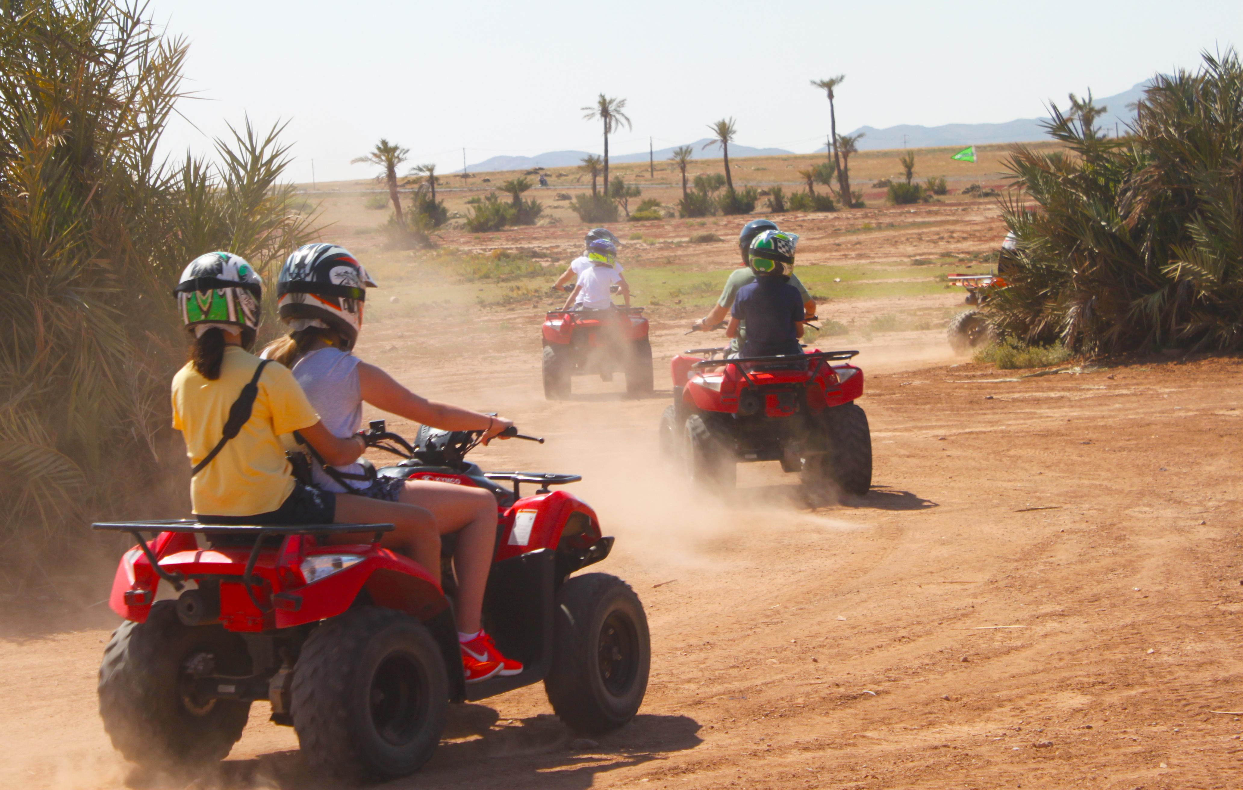 Gente en quad