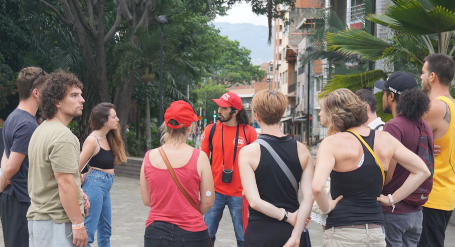 Imagen Free Tour Violencia y Posconflicto en Medellín Personas en el Tour Violencia y Posconflicto