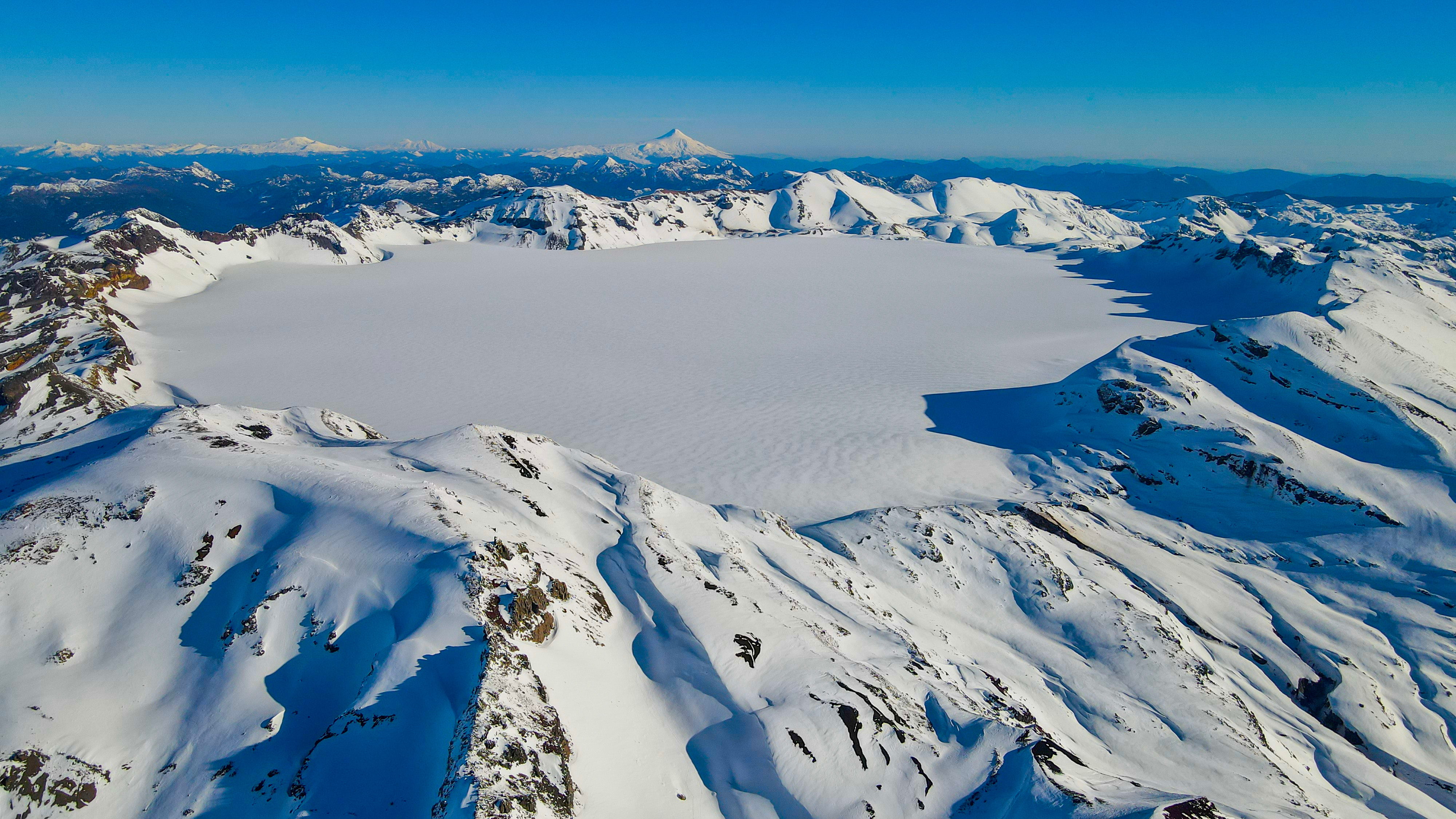 Cráter del volcán Sollipulli