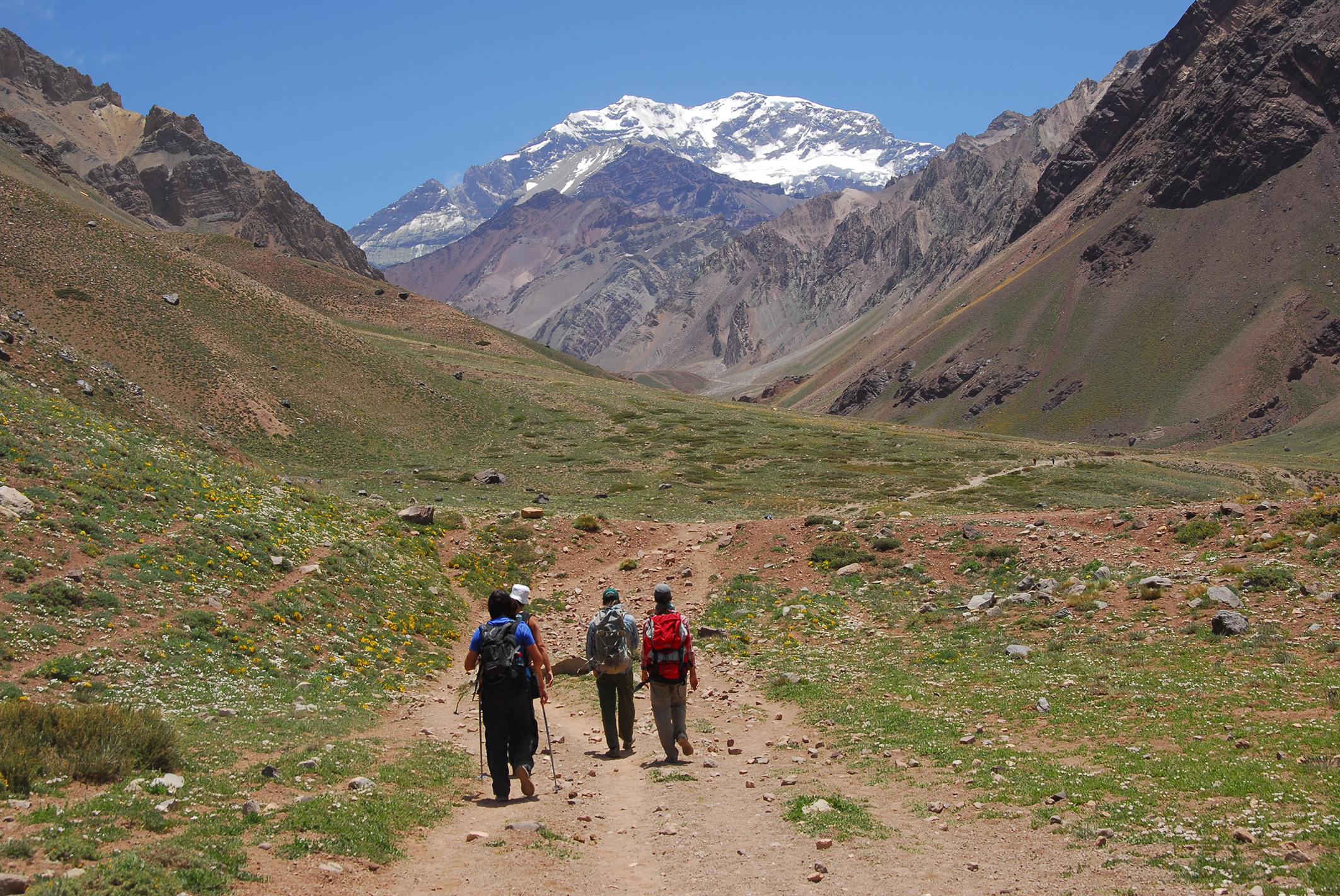 Personas en la montaña 