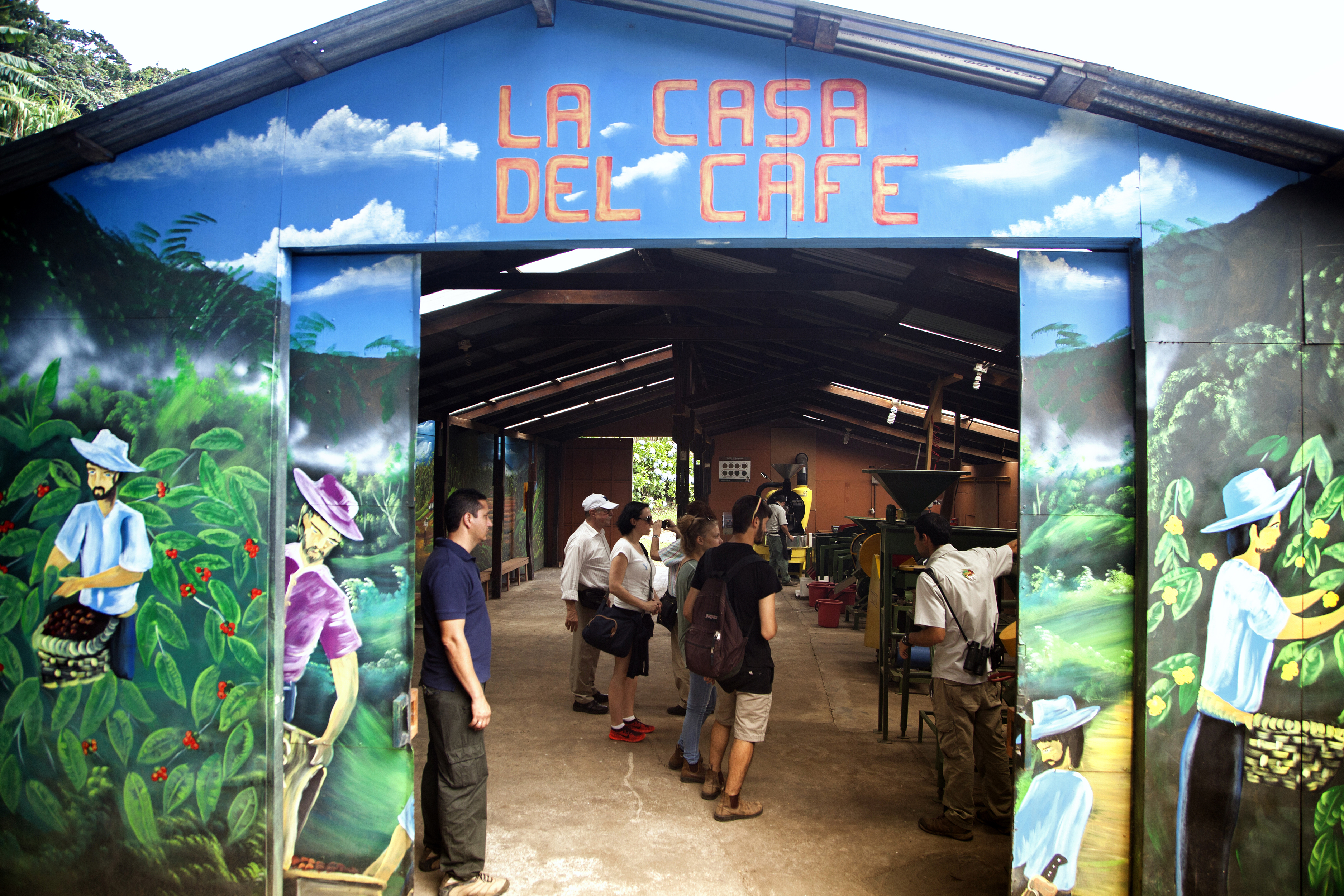 Personas en la casa del café