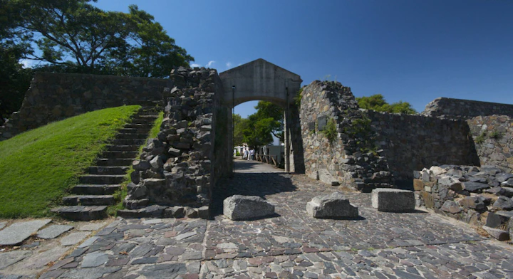 Portal de la ciudadela de Colonia