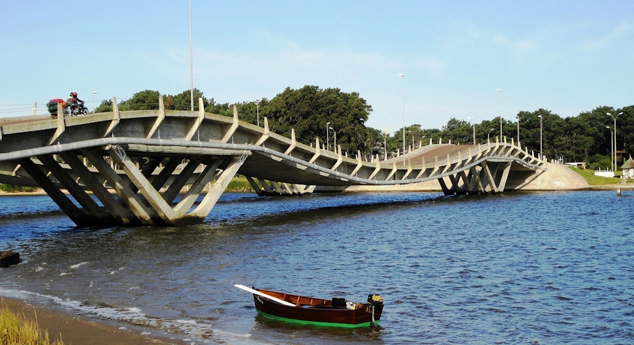 Puente ondulado de la Barra