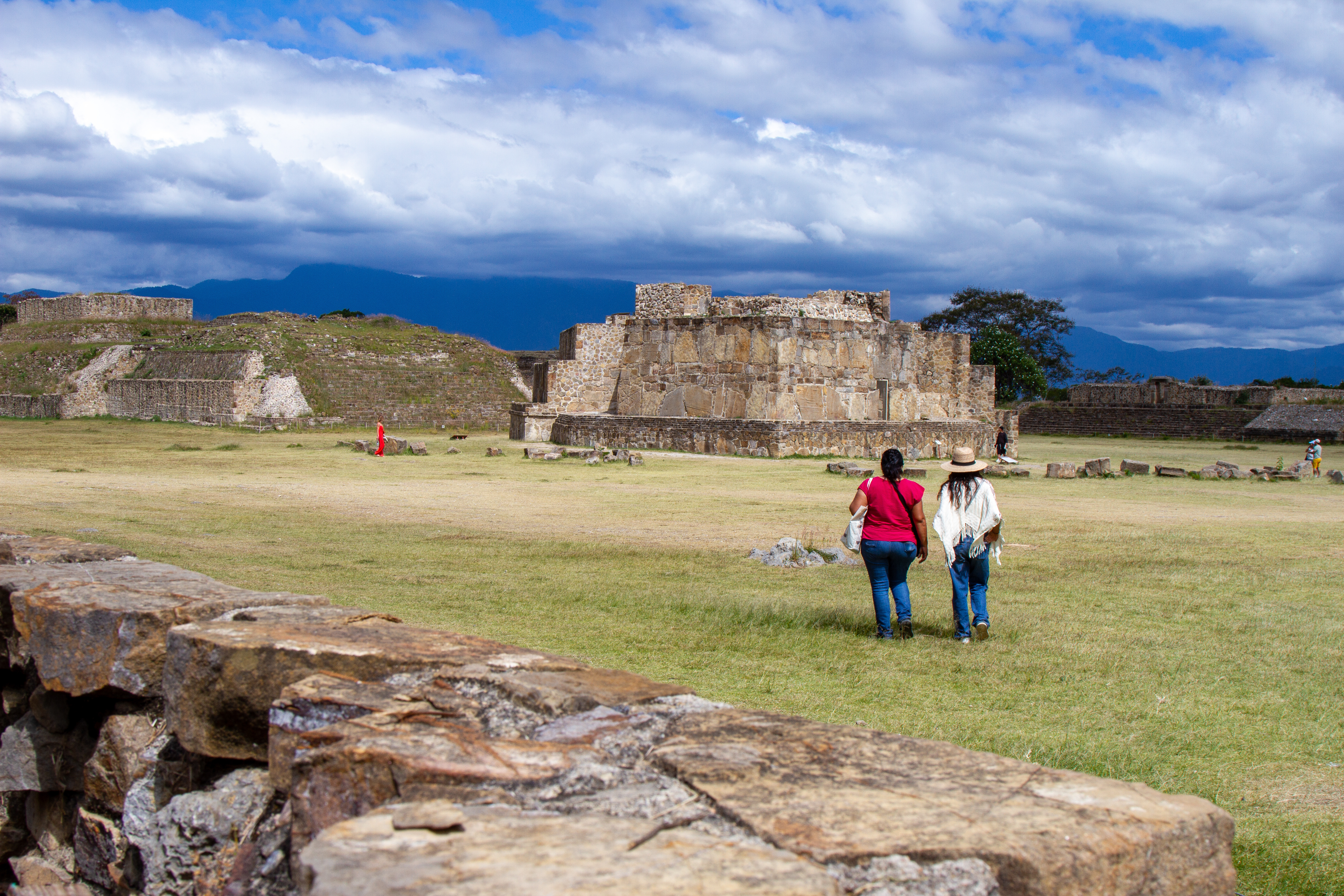 Personas en Monte Albán