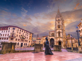 Imagen Free Tour Oviedo Imprescindible en Oviedo Catedral de Oviedo