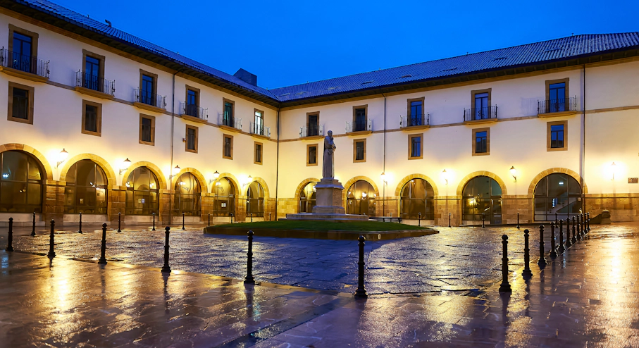 Free Tour Nocturno por Oviedo en Oviedo Plaza Feijoo