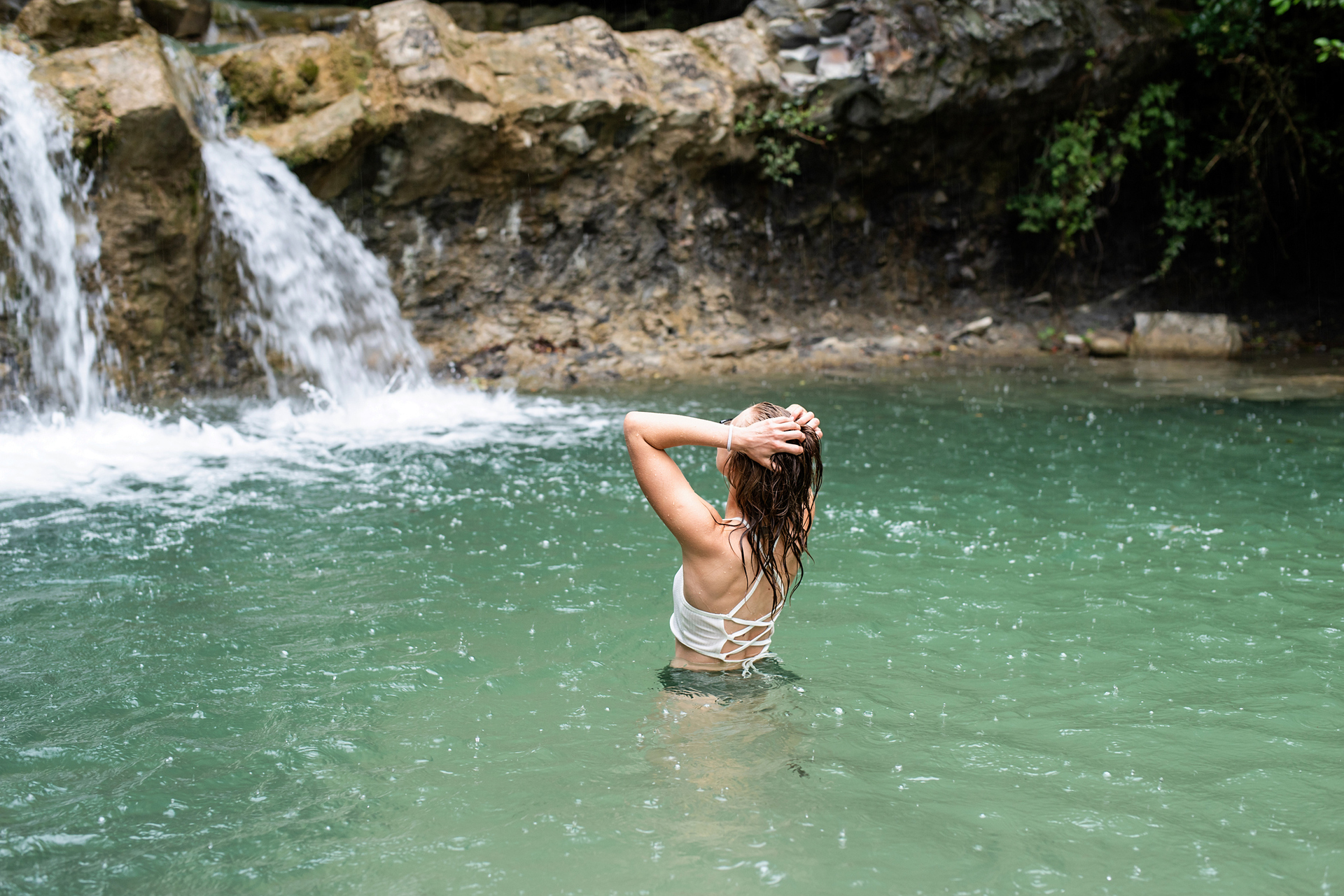 Mujer en Cascada de Valencia