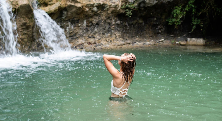 Mujer en Cascada de Valencia