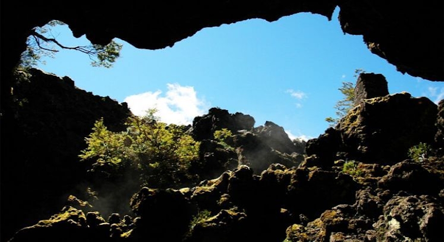 Entrada a las cuevas volcánicas.