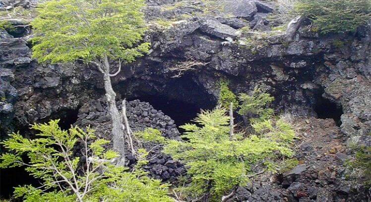 Vista aérea de las cuevas volcánicas.