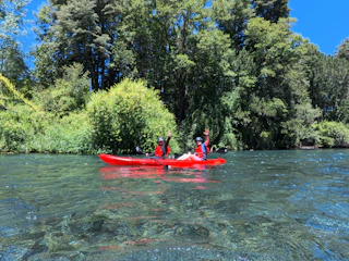 Turistas Kayak Río Liucura