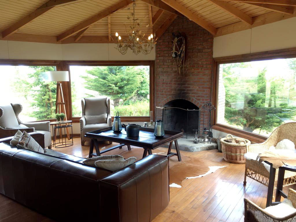 Sala de estar con chimenea