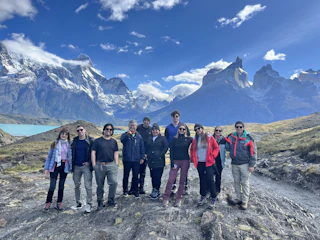 Imagen Trekking Miradores Torres del Paine en Puerto Natales & Torres del Paine Grupo de pasajeros de Nomades en el trekking miradores Torres del Paine