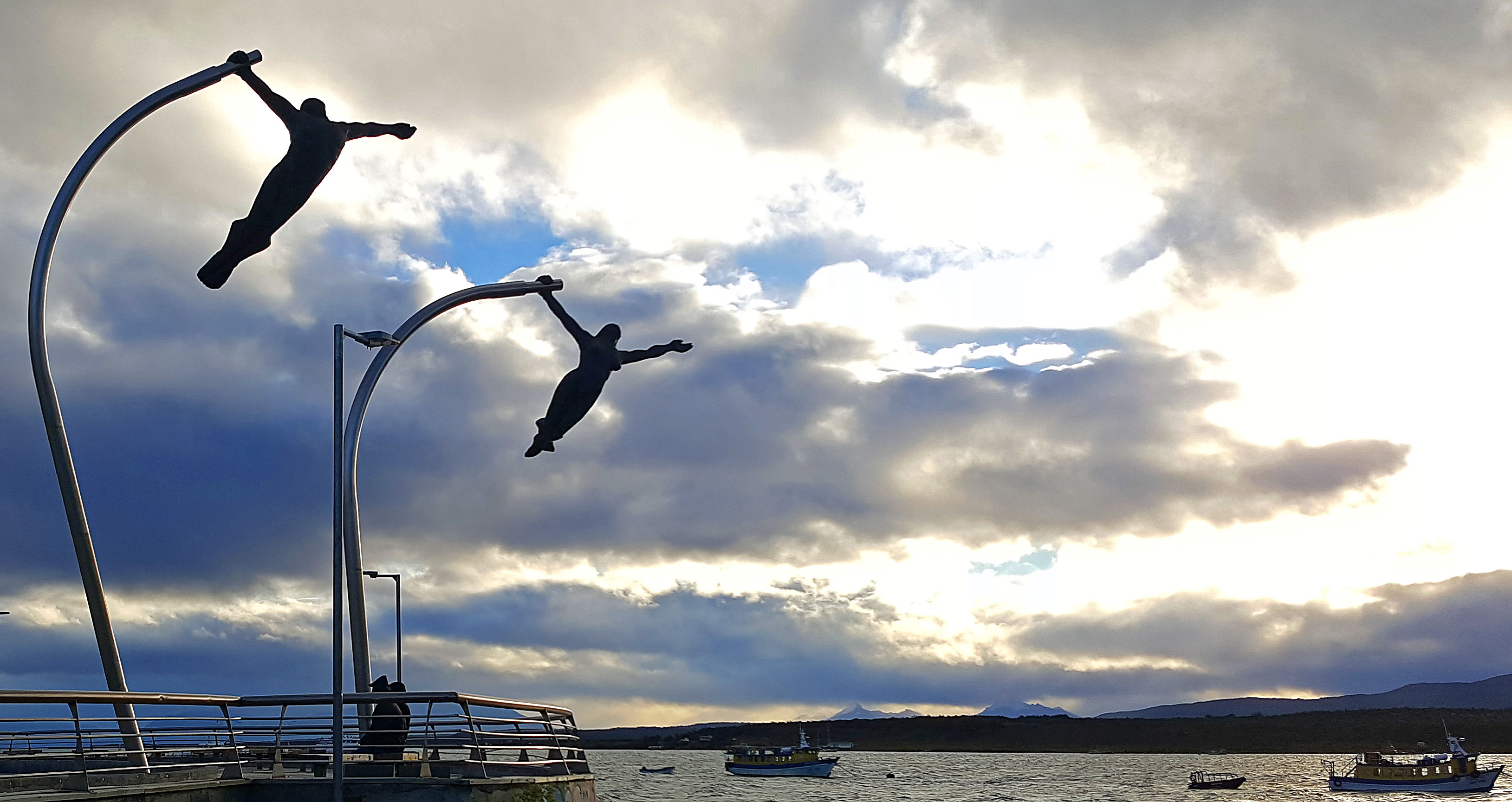 Monumento al Viento costanera de Puerto Natales