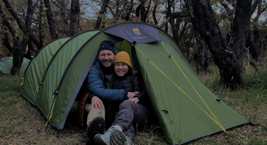 Personas en carpa Carpa en camping Pehoé
