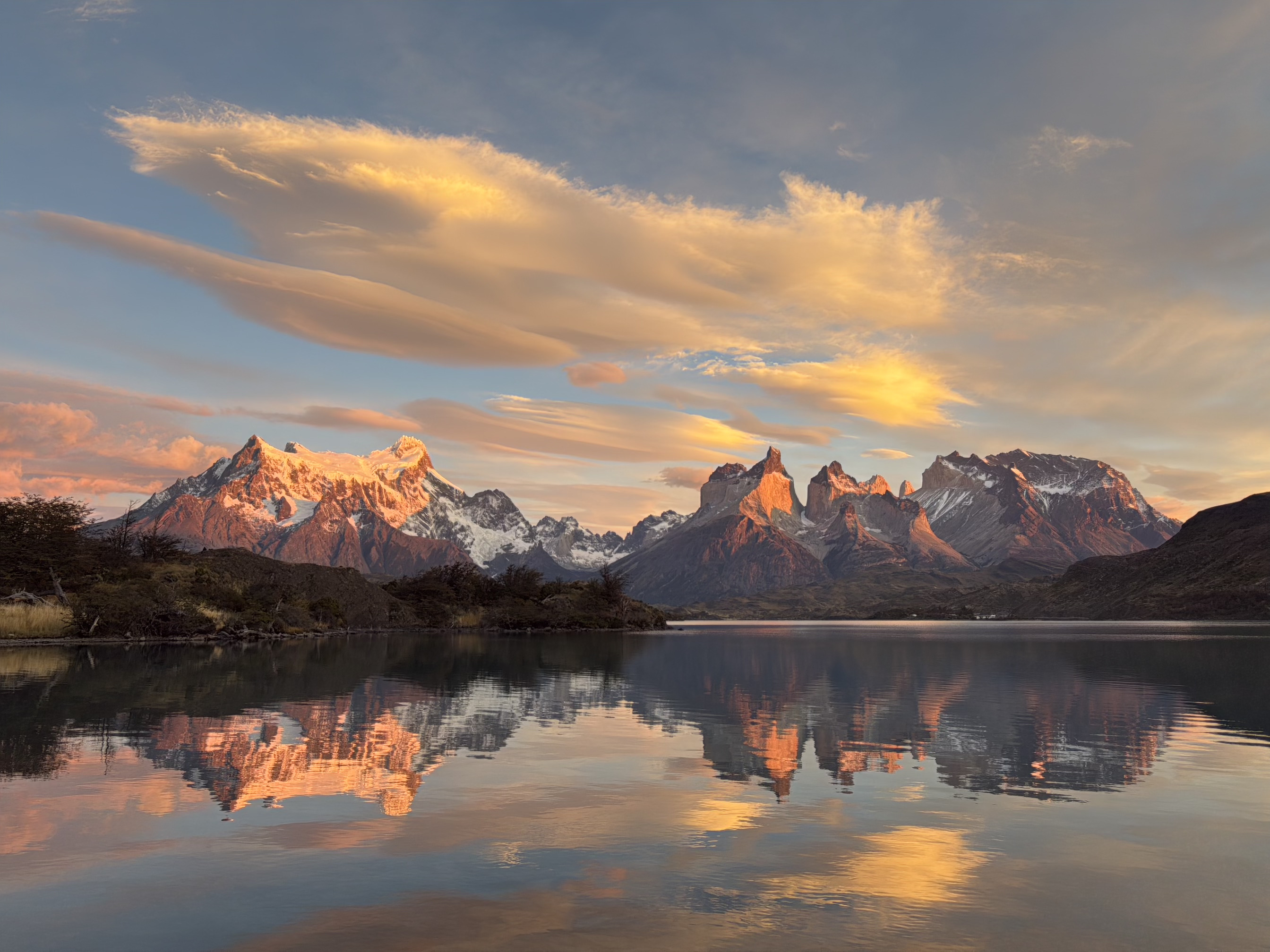 Cuernos del Paine y Lago Pehoé