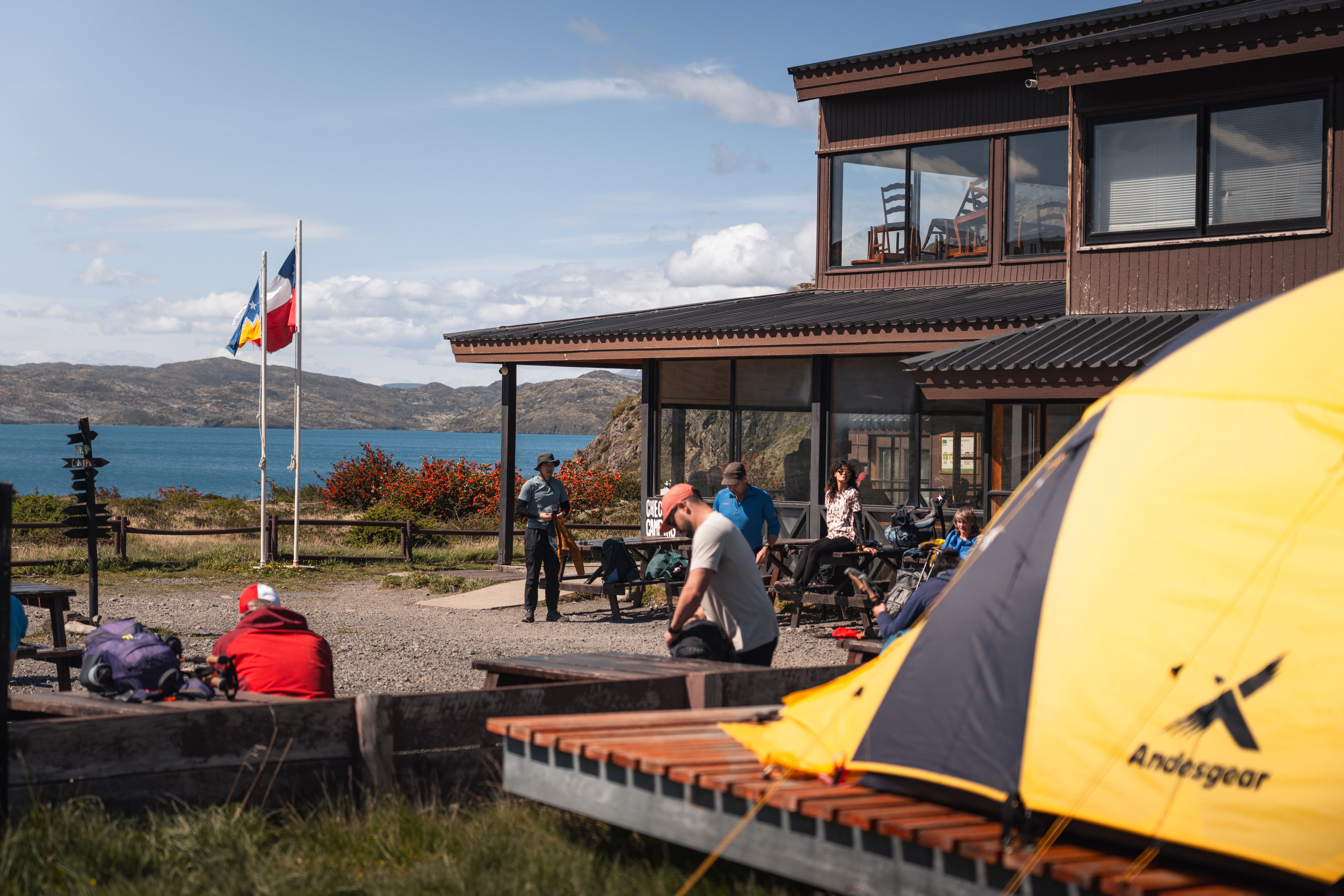 Carpa armada en el camping Paine Grande de Torres del Paine